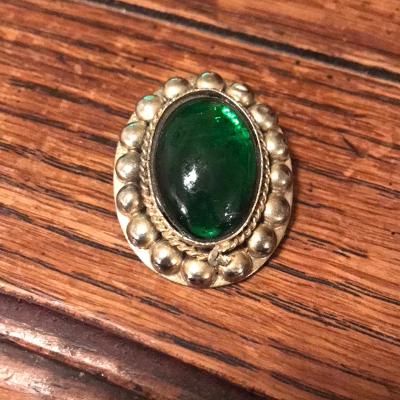 Vintage Jewelry - VTG green glass cabochon brooch with C clasp